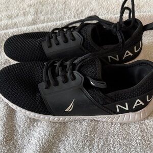 Nautica Men's Black and White Knit Athletic Sneakers